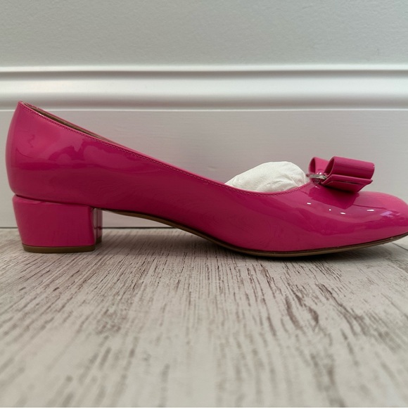 Salvatore Ferragamo | Vara Bow Pump | Patent Leather | Hot Pink | Size 8 - Picture 12 of 15